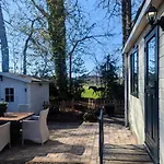 Chalet Stijlvol, Rustig Midden In De Veluwse Mét Weidezicht