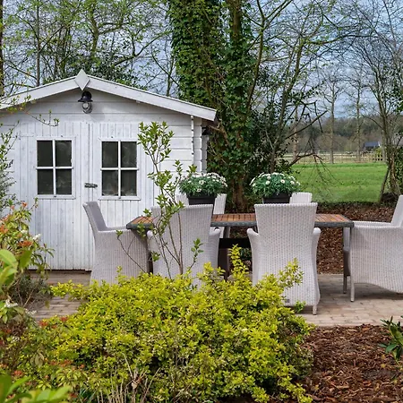 Stijlvol, Rustig Midden In De Veluwse Met Weidezicht *