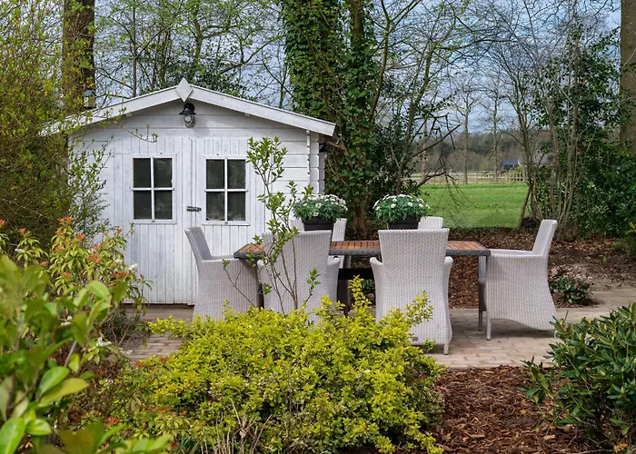 Stijlvol, Rustig Midden In De Veluwse Met Weidezicht *